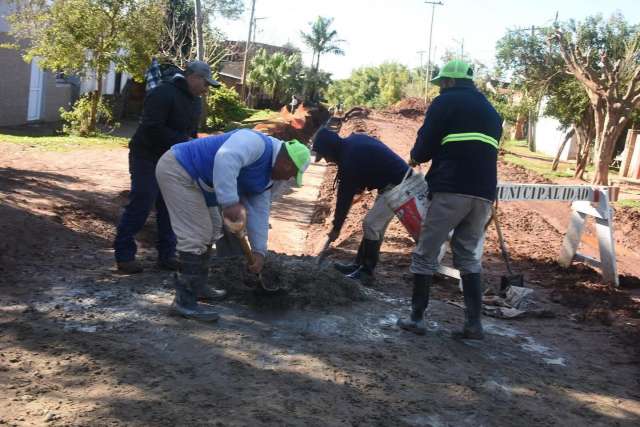 La Municipalidad de Santo Tomé inició una obra de cordón cuneta en el barrio Villa Calma